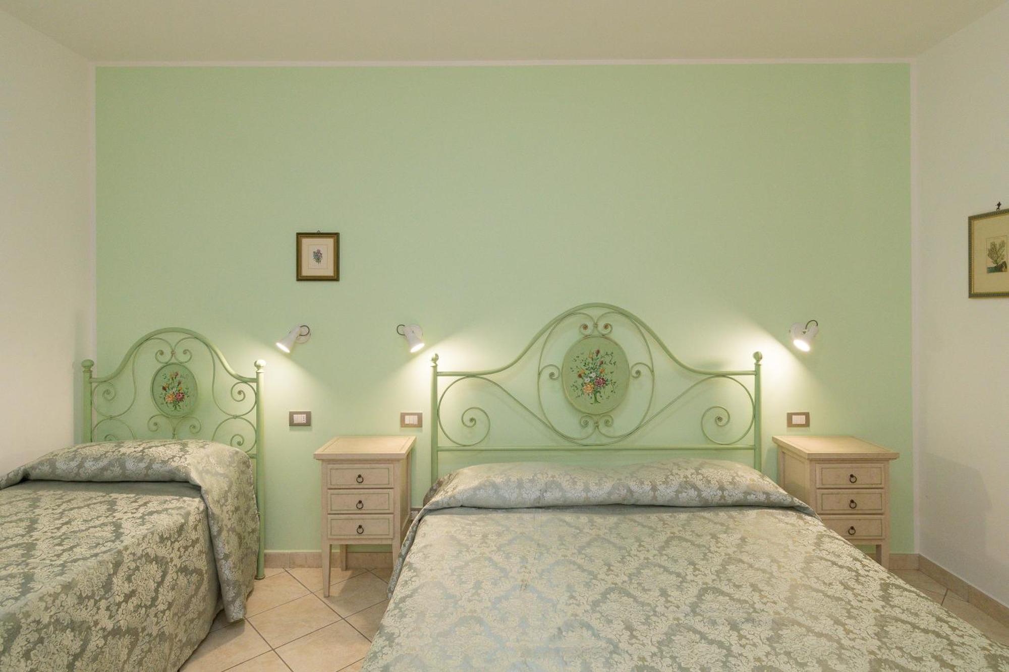 Il Girasole - Ginestra Villa เวนตูรีนา แตร์เม ภายนอก รูปภาพ