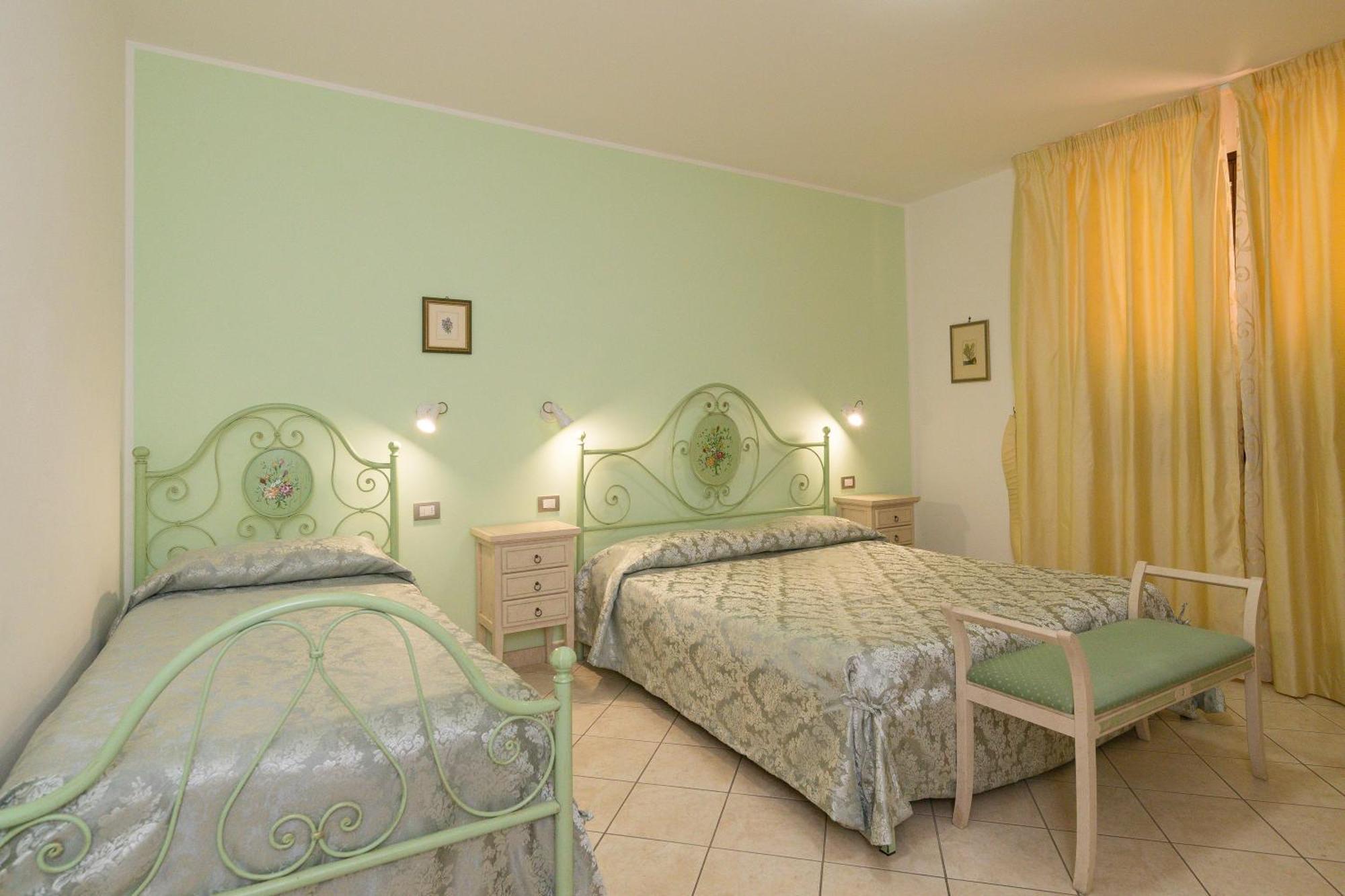 Il Girasole - Ginestra Villa เวนตูรีนา แตร์เม ภายนอก รูปภาพ